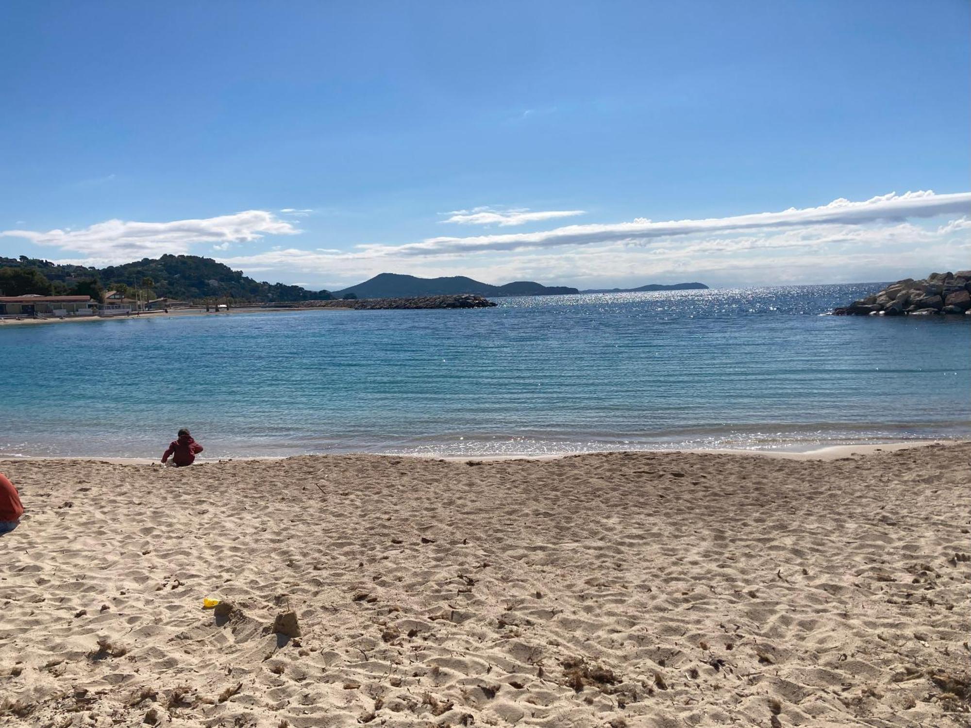 Haut De Villa Avec Terrasse Privative Jardin Et Parking Tout Pres Des Plages 土伦 外观 照片