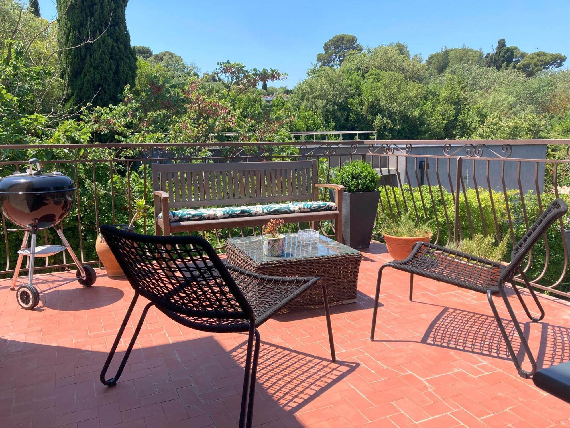 Haut De Villa Avec Terrasse Privative Jardin Et Parking Tout Pres Des Plages 土伦 外观 照片